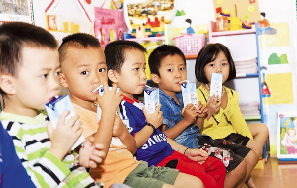 Chương trình Sữa học đường quốc gia: Tháo gỡ vướng mắc, triển khai rộng khắp Chương trình Sữa học đường quốc gia: Tháo gỡ vướng mắc, triển khai rộng khắp