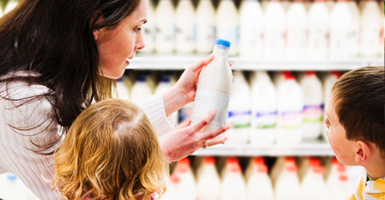 MD_mom-shopping-milk